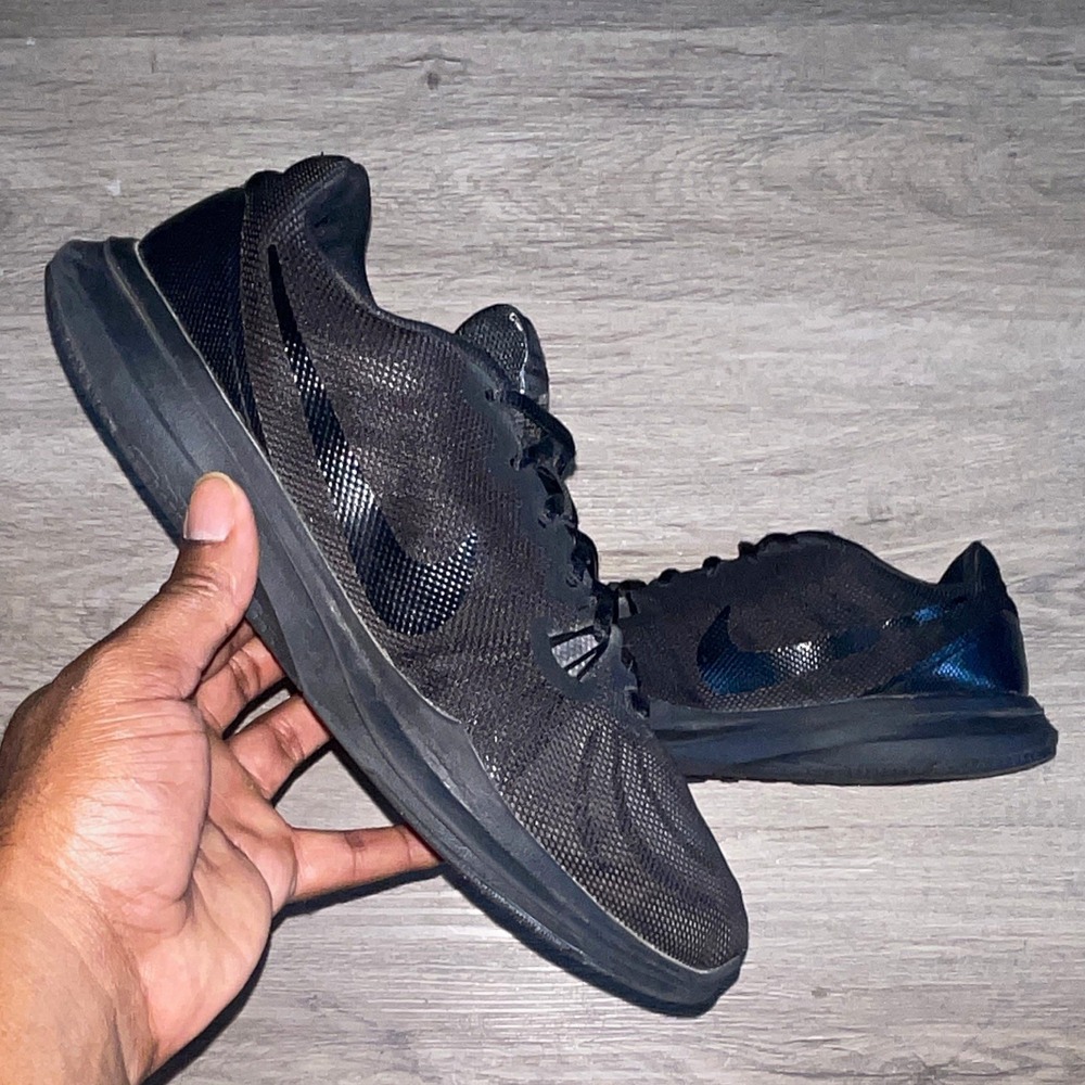 Wmns 9.5- Nike In-Season TR Training 7 Low Top Lace-up 909009-002